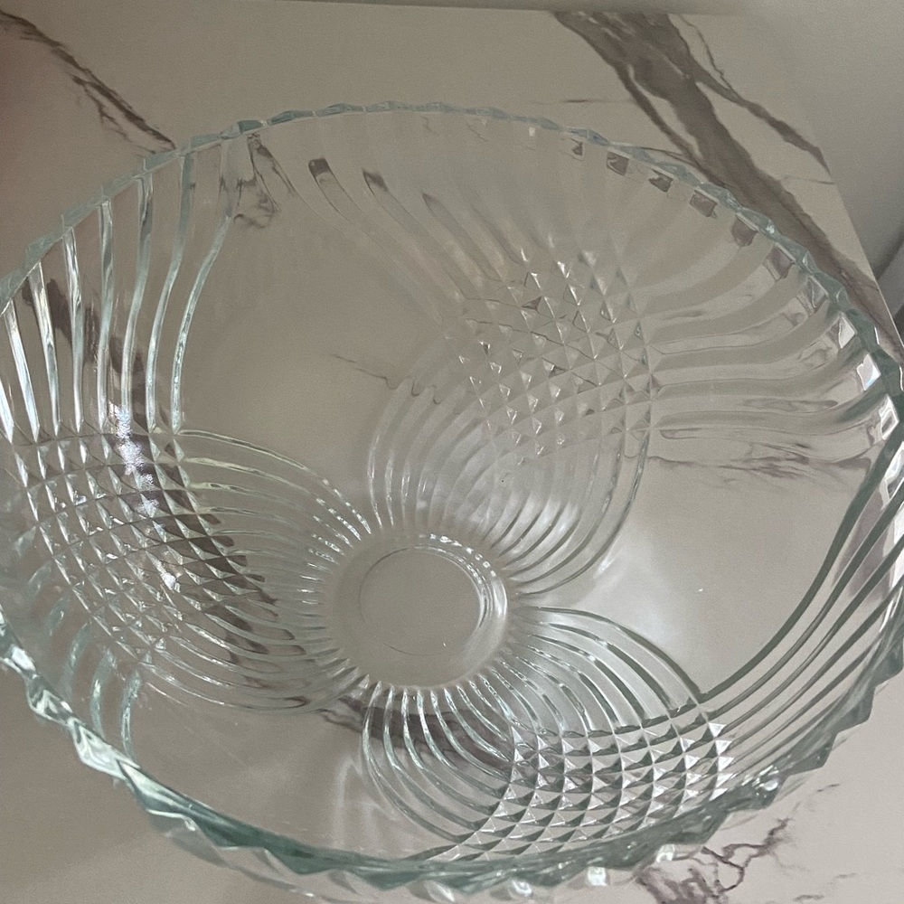 Vintage clear cut Indiana glass serving bowl - Picture 8 of 11